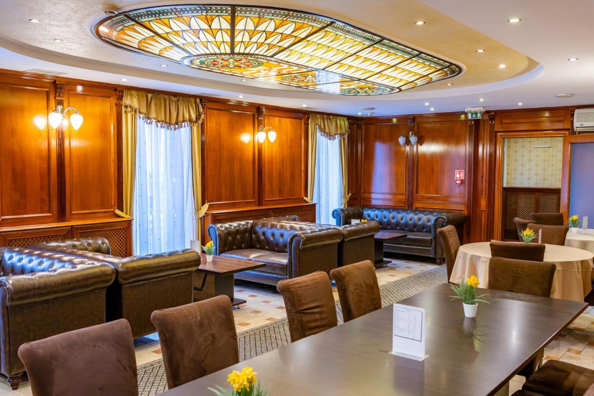 Hotel Barbakan Pécs Exteriör bild