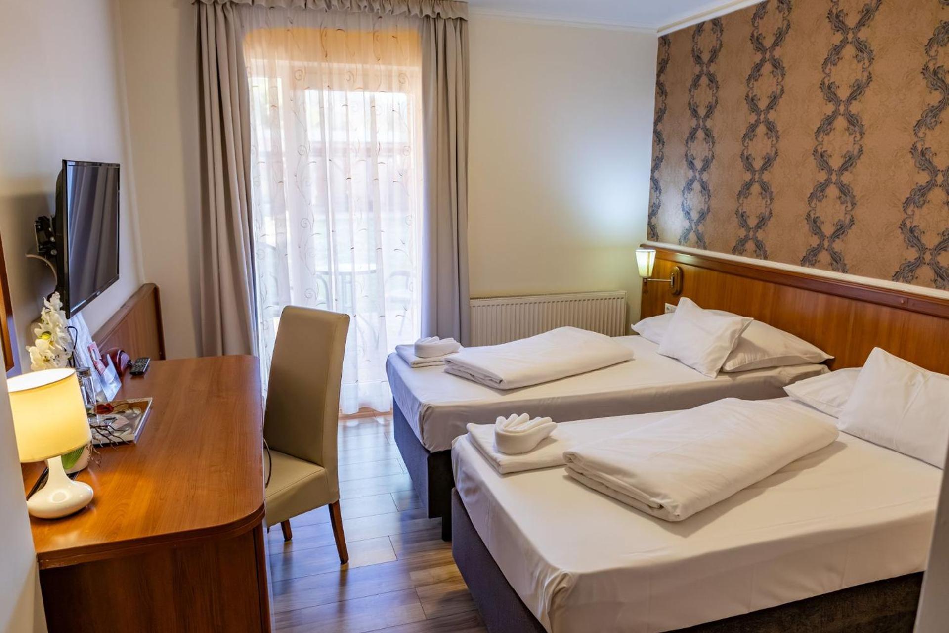 Hotel Barbakan Pécs Exteriör bild