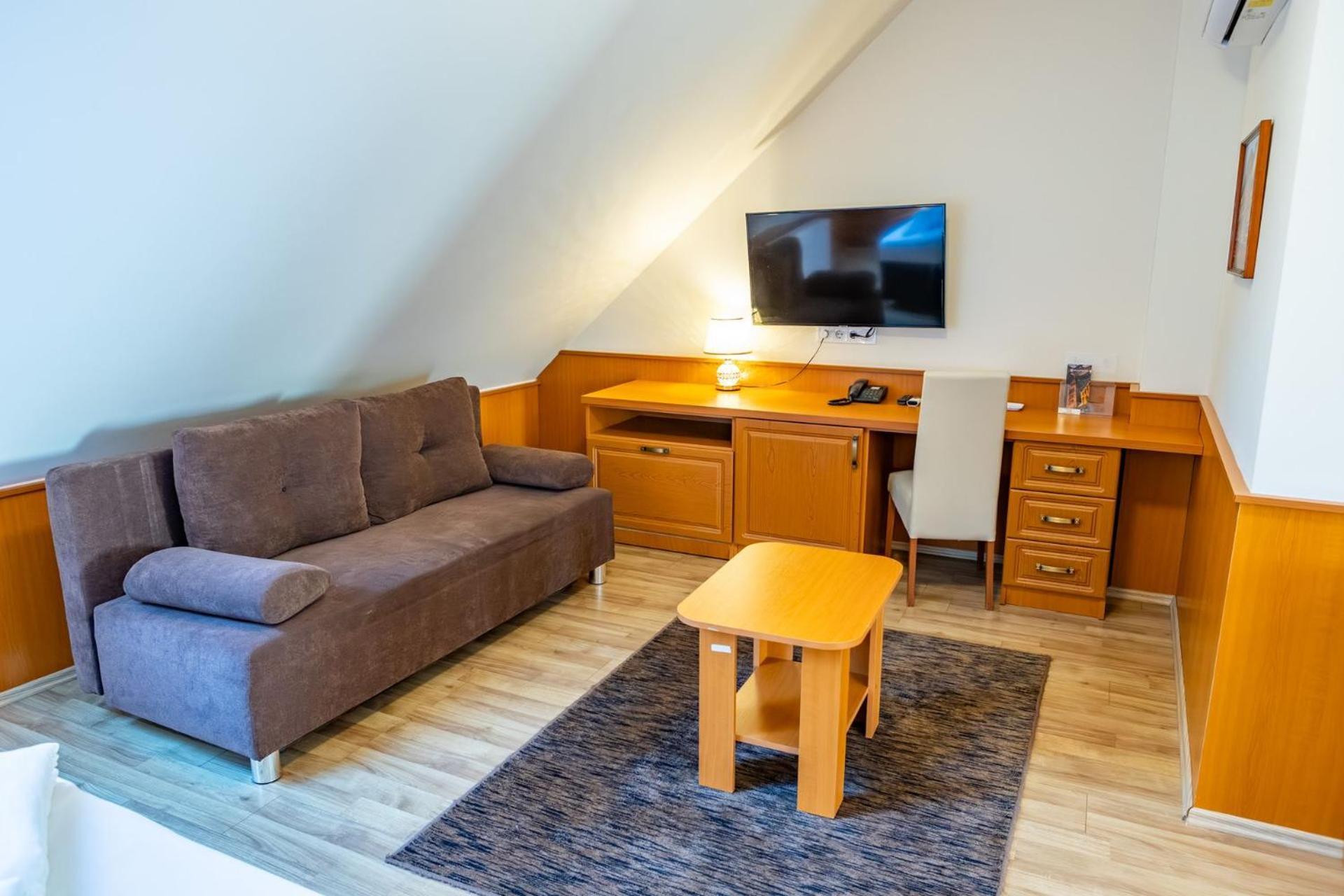 Hotel Barbakan Pécs Exteriör bild